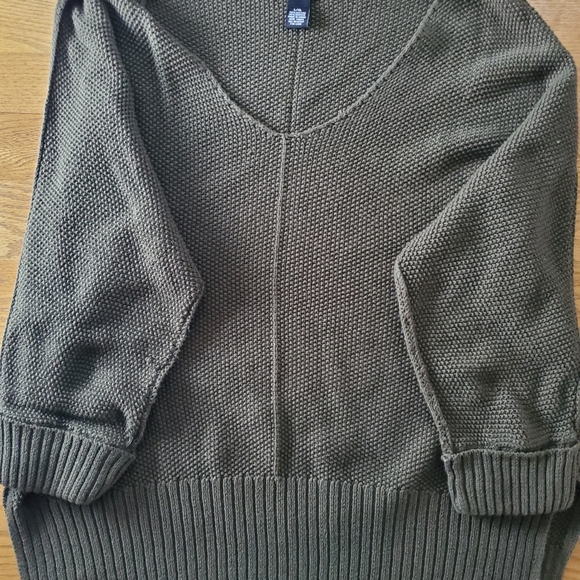 Sweater - Picture 2 of 4